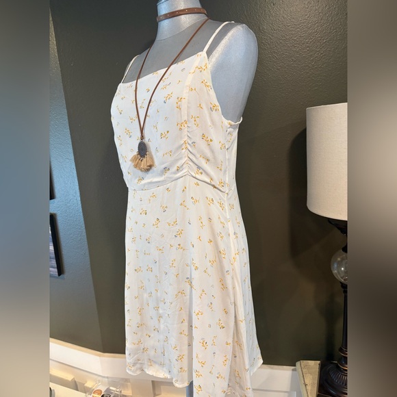 Cotton On Women’s Woven 90s Mini Dress – “Isobel” Ditsy Floral (White) | Medium - Picture 7 of 12